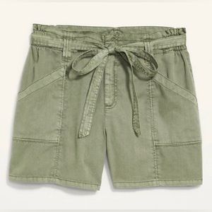 high-waisted twill workwear shorts